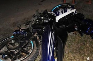 Xe máy đấu đầu xe tải, 3 người chết thảm