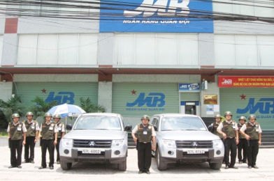 BẢO VỆ NGÂN HÀNG VÀ ÁP TẢI TIỀN